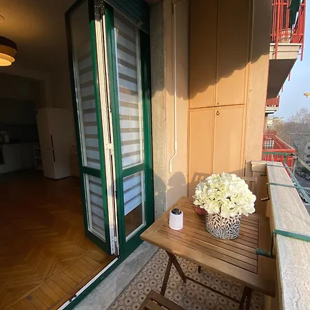Daniela's Spazioso Ai Navigli Apartamento Milão