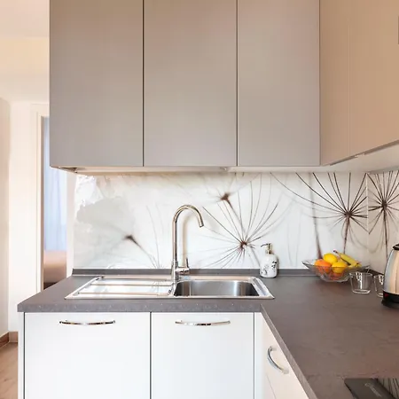 Lejlighed The House Of Dandelions - Duomo In 15min By Metro M3 Milano