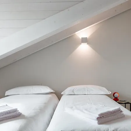 Lägenhet La Mansarda Di Sarpi *