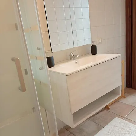 Casa Di Corte A Appartamento