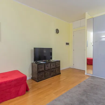 Apartment Xenia - Elegant 10 Min From Linate Milan