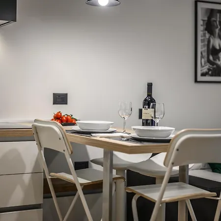 Deluxe In Brera-duomo, Near Metro Apartman