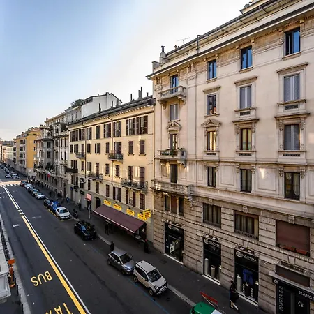 Deluxe In Brera-duomo, Near Metro Apartman