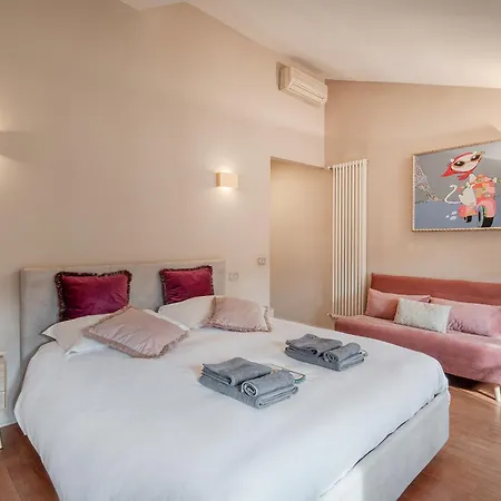 Pontaccio, 4 - Vivere In Brera, Quartiere Bohemien Di *