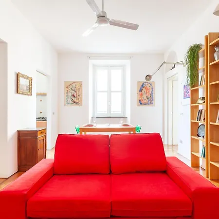 Comodo Nel Centro Storico Di - San Vincenzo Appartement Milan