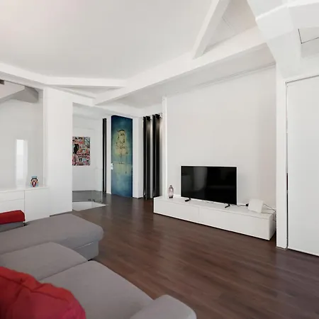 Lussuoso Attico Apartment Milan