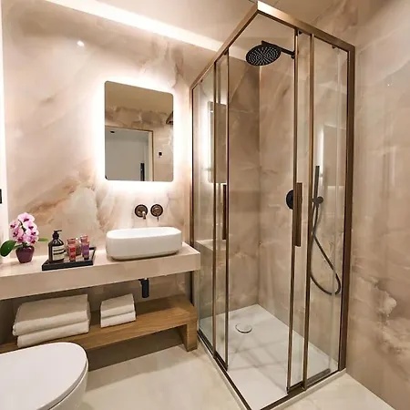 Caravaggio Golden House Next To Duomo Apartment