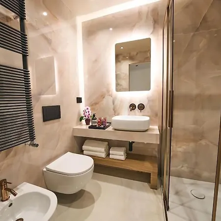 Caravaggio Golden House Next To Duomo Milan