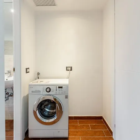 People In Apartament Mediolan