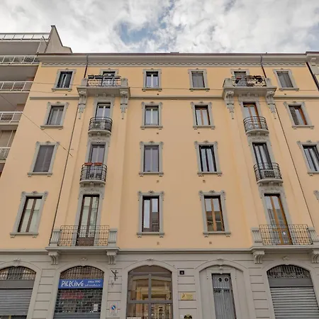 2 Bedroom - Buzzi Hospital, Sempione, Mico, 100mt Metrom5 Milaan