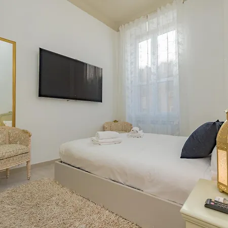 Apartament 2 Bedroom - Buzzi Hospital, Sempione, Mico, 100mt Metrom5 Mediolan