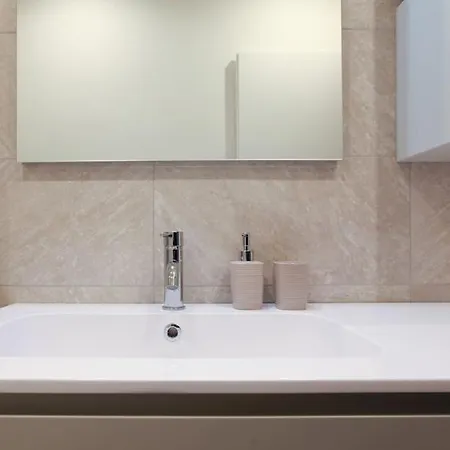 Hacca Collection - Isola-garibaldi District 1br