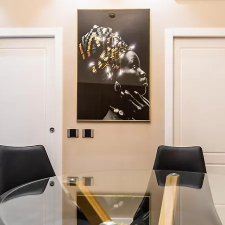 Dali Duomo Golden House * Milan