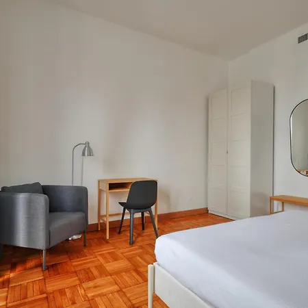アパート Joivy Chic 3-bed Flat Near Colonne Di San Lorenzo ミラノ