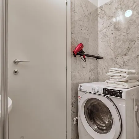 Joivy Chic 3-bed Flat Near Colonne Di San Lorenzo アパート