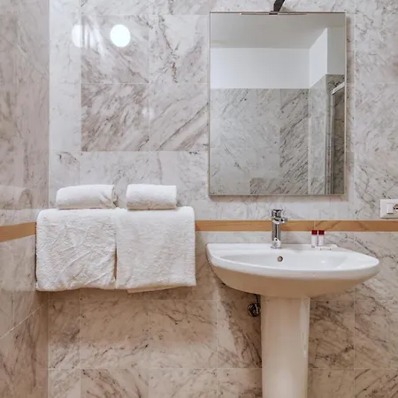 Apartment Joivy Chic 3-bed Flat Near Colonne Di San Lorenzo *