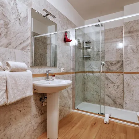 Joivy Chic 3-bed Flat Near Colonne Di San Lorenzo