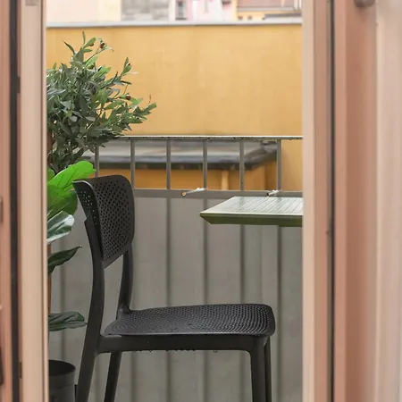 Daire Pink Flamingo Balcony By Station *