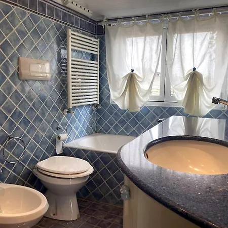 아파트 Penthouse In The Sky With 30 Sqm Terrace Station 밀라노