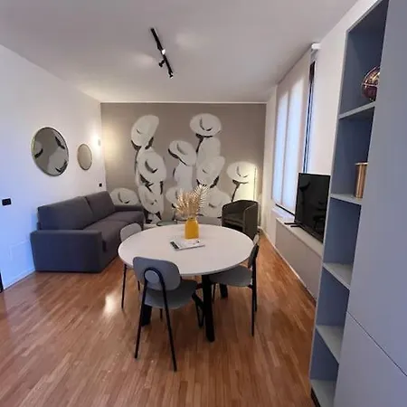 Aurora Rho Fiera * Milánó