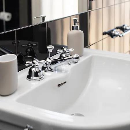 Black & White Vista Duomo 400 Metri Apartmán *