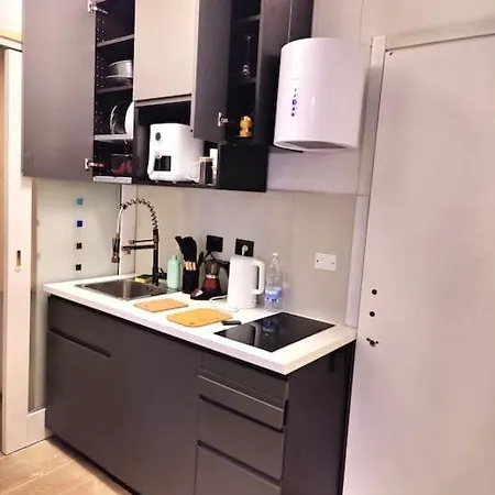 Casa Cloclo: Design & Vintage Above Subway * Mediolan