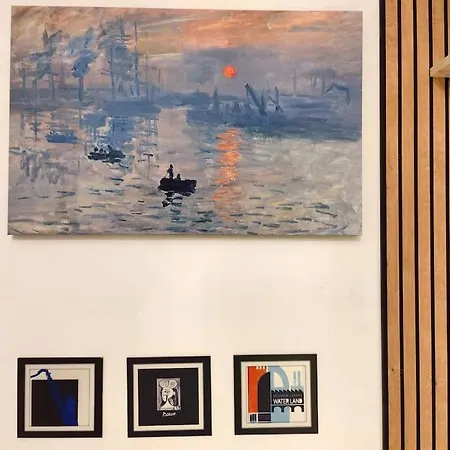 Apartment Casa Cloclo: Design & Vintage Above Subway *