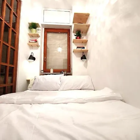 Casa Cloclo: Design & Vintage Above Subway