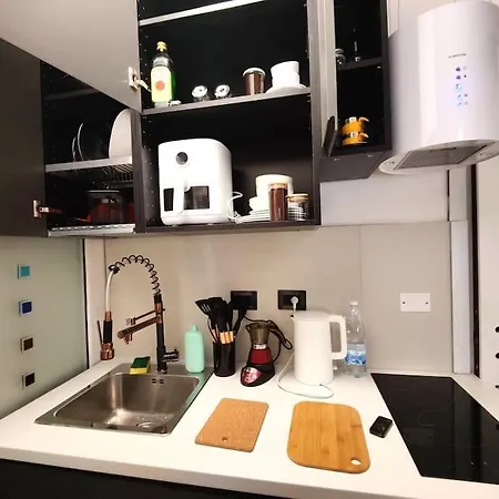 Apartament Casa Cloclo: Design & Vintage Above Subway