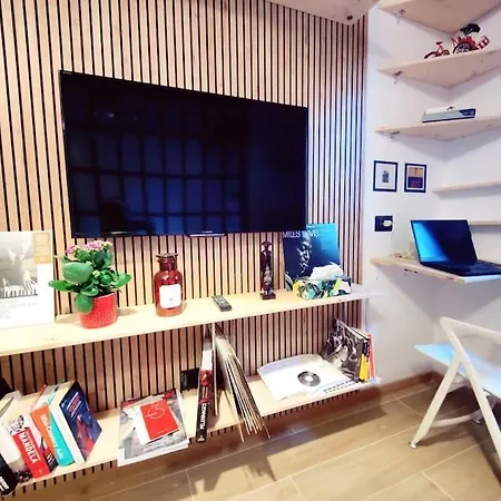 Casa Cloclo: Design & Vintage Above Subway