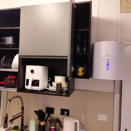 Apartment Casa Cloclo: Design & Vintage Above Subway