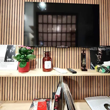 Casa Cloclo: Design & Vintage Above Subway Apartment *