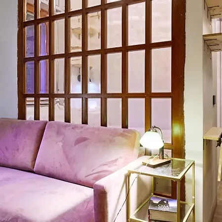 Apartment Casa Cloclo: Design & Vintage Above Subway