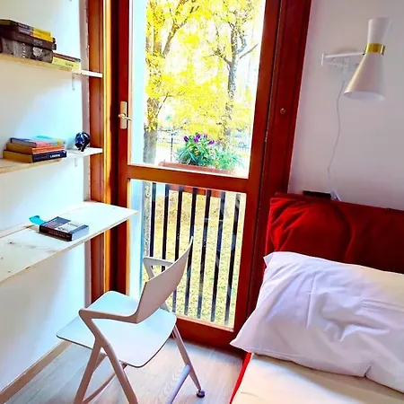 Casa Mamo: Design & Vintage Above Subway דירה *