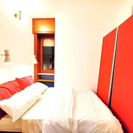 Casa Mamo: Design & Vintage Above Subway Apartament *