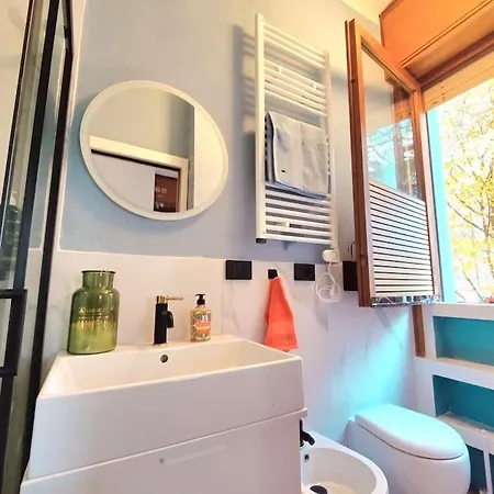 Casa Mamo: Design & Vintage Above Subway *