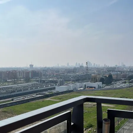 With Panoramic View Of And Public Free Parking Lot Apartment Milan