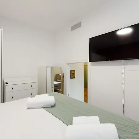 아파트 Insubria Park - Pastel Color Apartment!