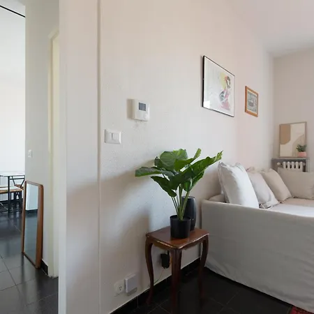 Apartmán Guesthost - Corvetto M3 - Comfy With Balcony!