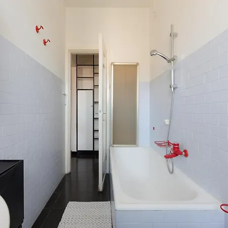 Apartmán Guesthost - Corvetto M3 - Comfy With Balcony!