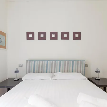 Guesthost - Bright - 650 M Far From Arco Della Pace Apartment