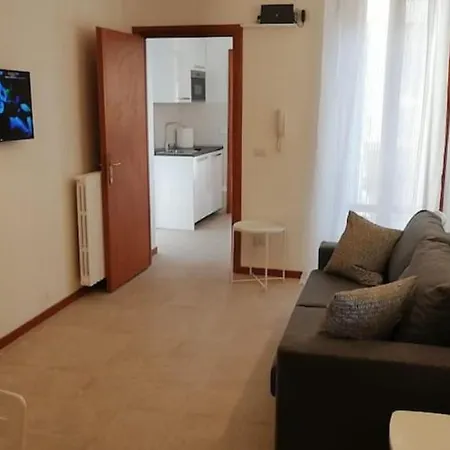 Trilocale Zona Loreto Mm1 - Viale Monza 10 Διαμέρισμα