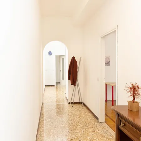 Artstay - Exclusive In Porta Romana, Free Parking Daire