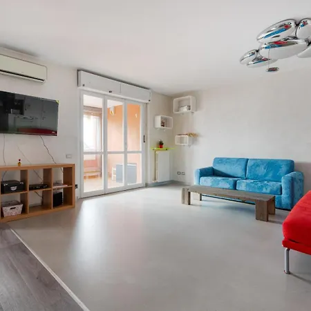 Bright With Balcony And Terrace Apartment