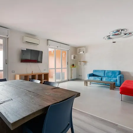 Bright With Balcony And Terrace
