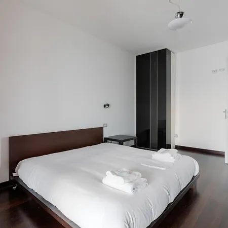 Bright With Balcony And Terrace Milan