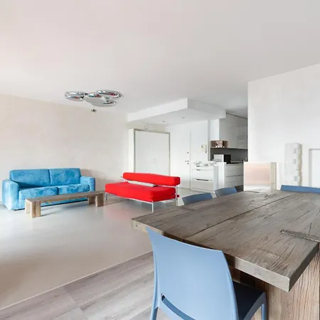Bright With Balcony And Terrace Apartment
