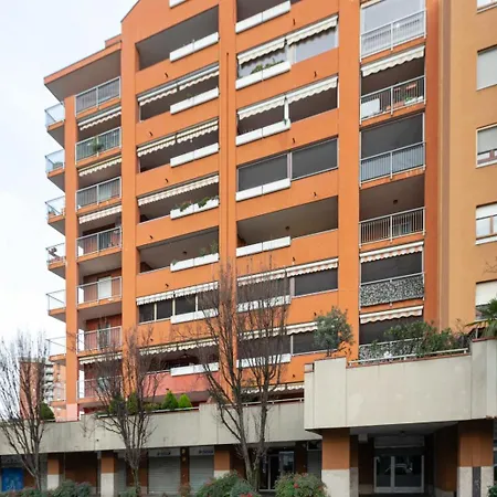Bright With Balcony And Terrace Milan