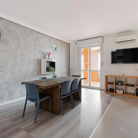 Bright With Balcony And Terrace *