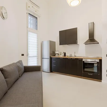 公寓 Guesthost - Cozy Corner With Balcony And Private Garage!